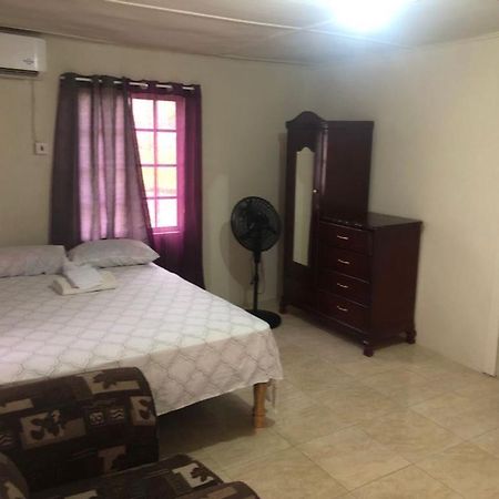 Apartments@West Village 4- Studio Montego Bay Exterior foto